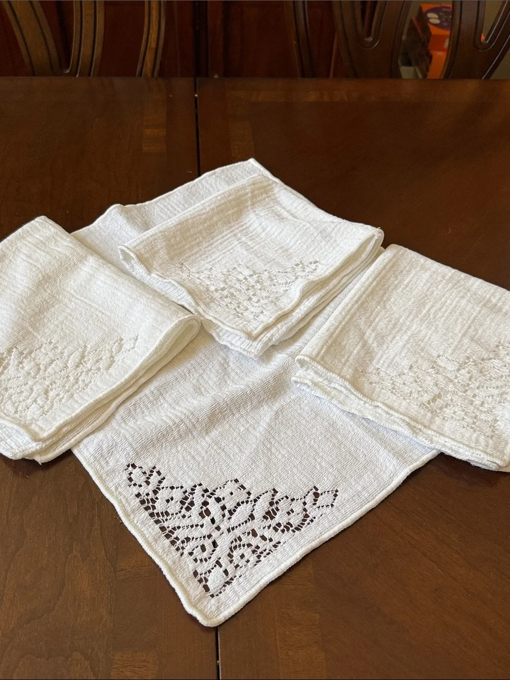 VTG ca 1960’s French White cotton gauze lace Corner dinner Napkins Quaker style